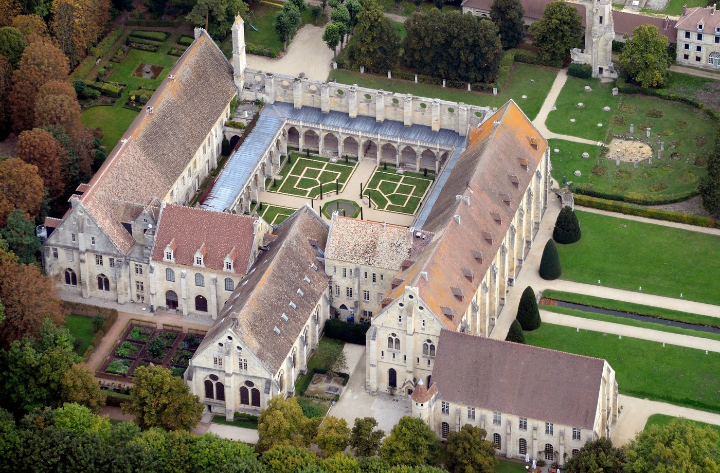 Comme-edifice-patrimonial-telle-ampleur-labbaye-Royaumont-necessite-entretien-permanent-voire-campagnes-restauration_0_1400_920