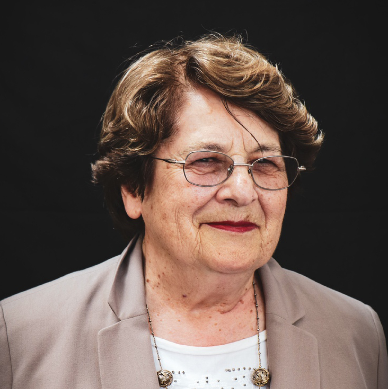 Jacqueline HOLLINGER 